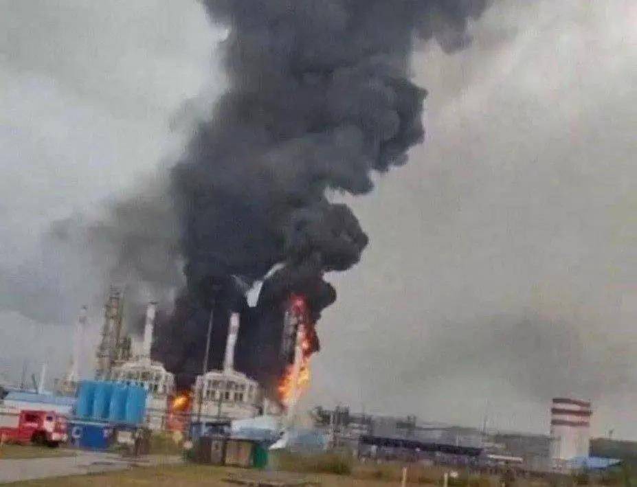 准备同归于尽？乌克兰为庆祝独立日亮出王炸底牌，俄核电站又被炸