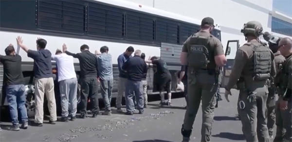 接回被拘韩国员工的包机走不了，韩国外交部：正与美国沟通