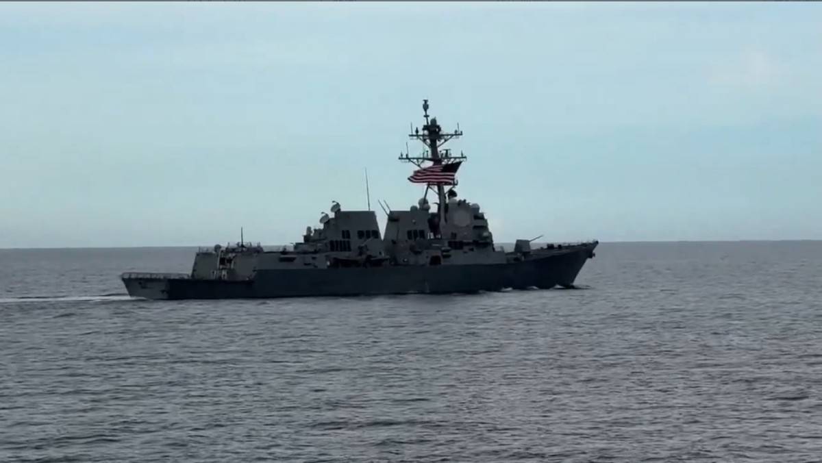 美日菲又来南海作秀，我军舰抵近菲舰7海里，一句话呛得菲方哑火