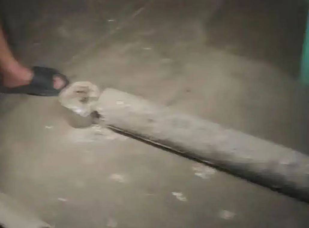 5岁女孩被砸中身亡，废弃电线杆归属不能成谜