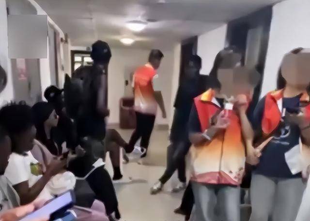 多名男留学生混住在女生宿舍楼:安全感碎了一地