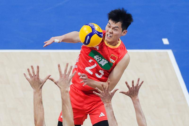 遭小组赛两连败基本出局!世锦赛-中国男排0-3塞尔维亚