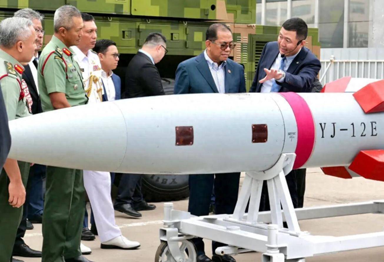 马来西亚防长访华首日，直奔4马赫的鹰击-12E，南亚国家或再添航母杀手？