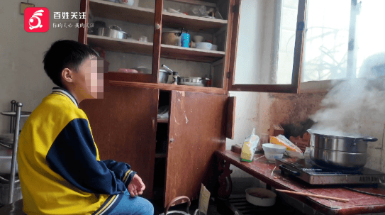 心酸!12岁男孩“独居”贵阳一安置房内,父亲回应:迫于无奈,因为……