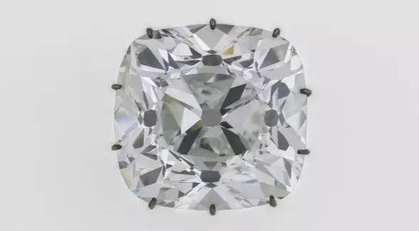 卢浮宫被盗的珠宝中，有拿破仑送给妻子的爱情信物