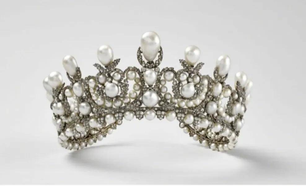 卢浮宫被盗的珠宝中，有拿破仑送给妻子的爱情信物