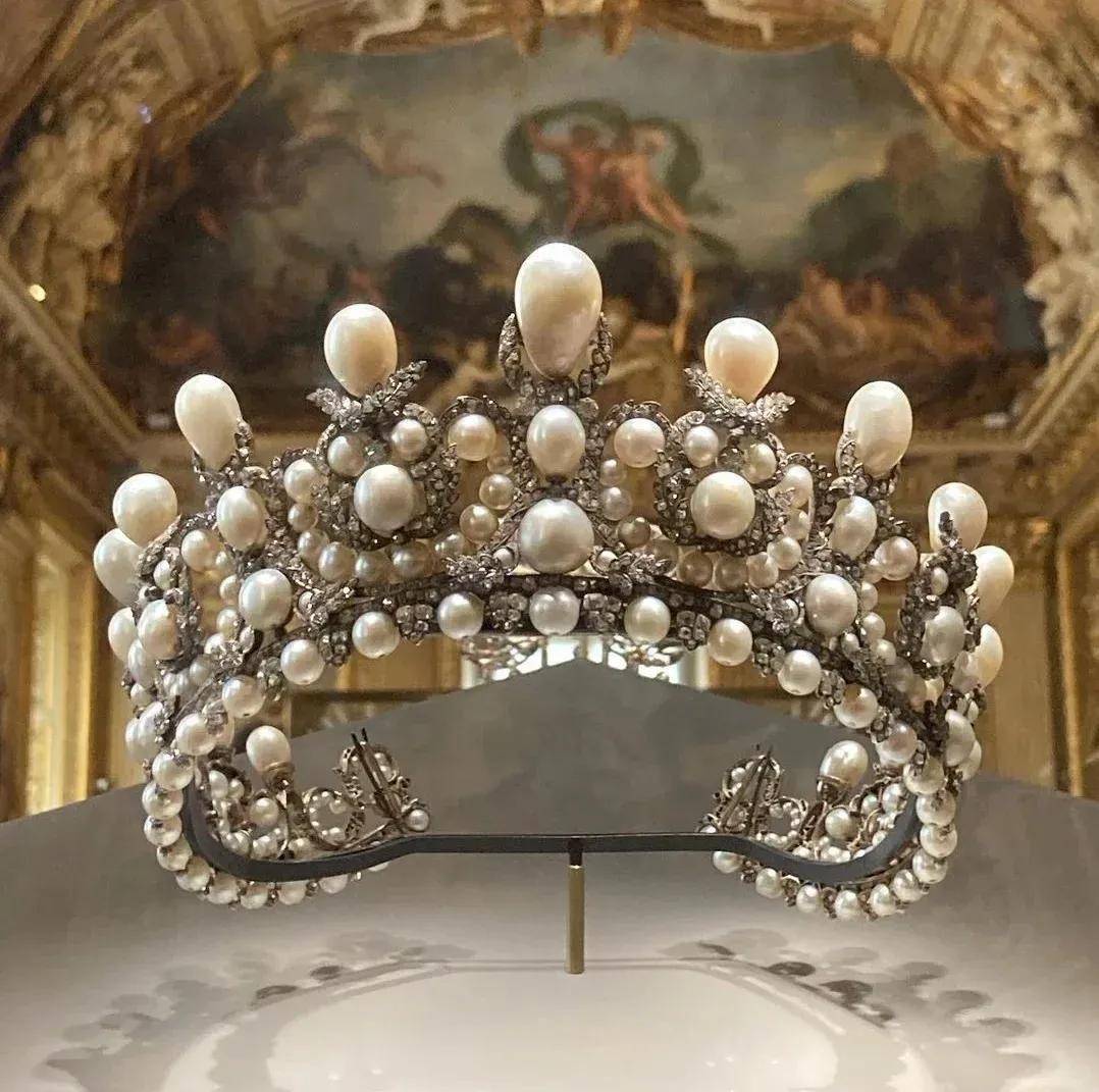 卢浮宫被盗的珠宝中，有拿破仑送给妻子的爱情信物