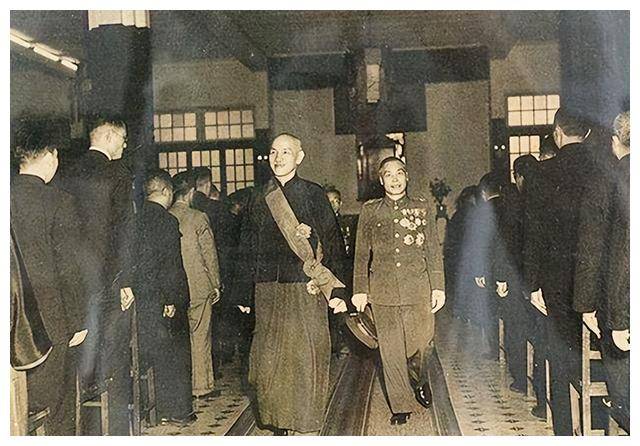 披露：国民党在台湾是怎样把军队玩没的？